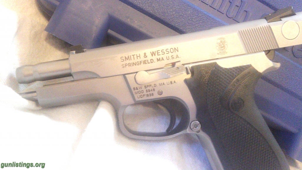 Pistols SMITH & WESSON M5946 9MM 4