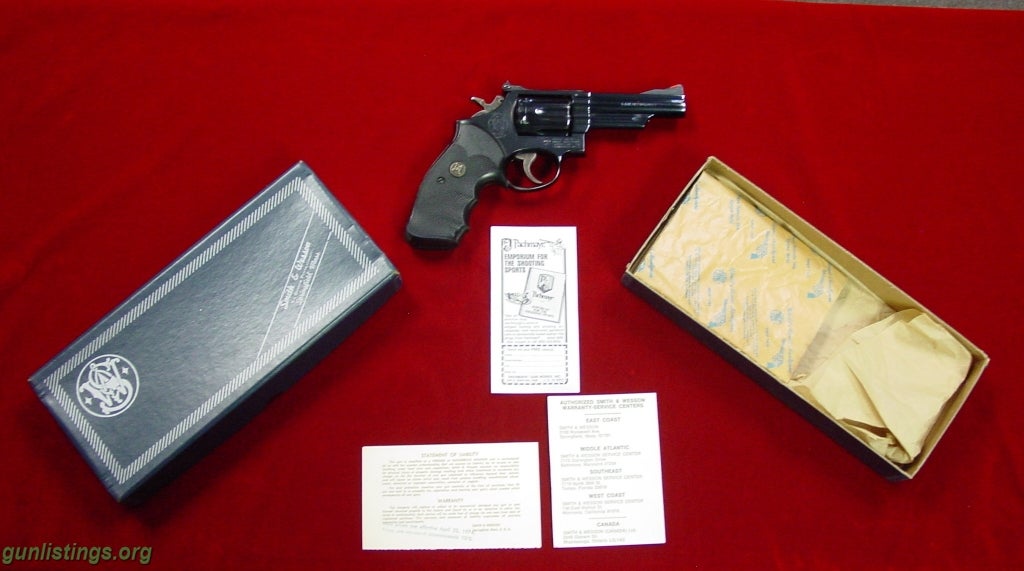 Pistols Smith & Wesson Model 19