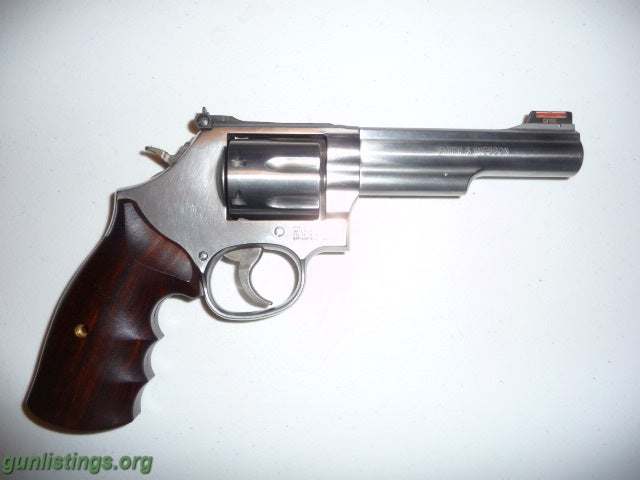 Pistols Smith & Wesson Model 686P HARD TO FIND 5'' BARELL