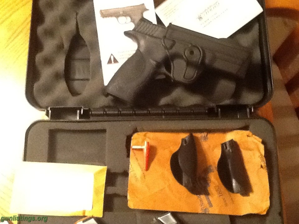 Pistols Smith & Wesson M&P 40 Full Size, New