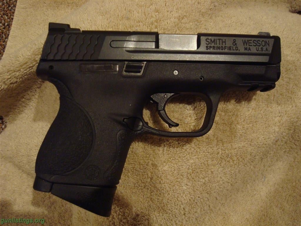 Pistols Smith And Wesson M&P 40 Compact With Extra Magazines