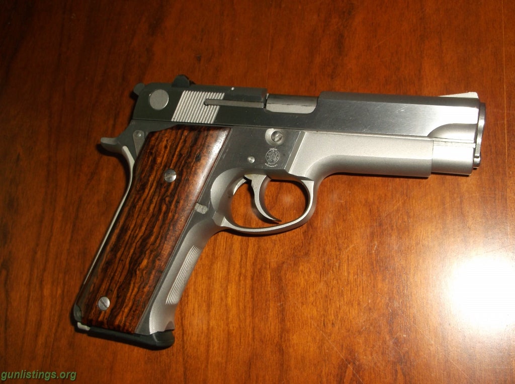 Pistols Smith&Wesson 659