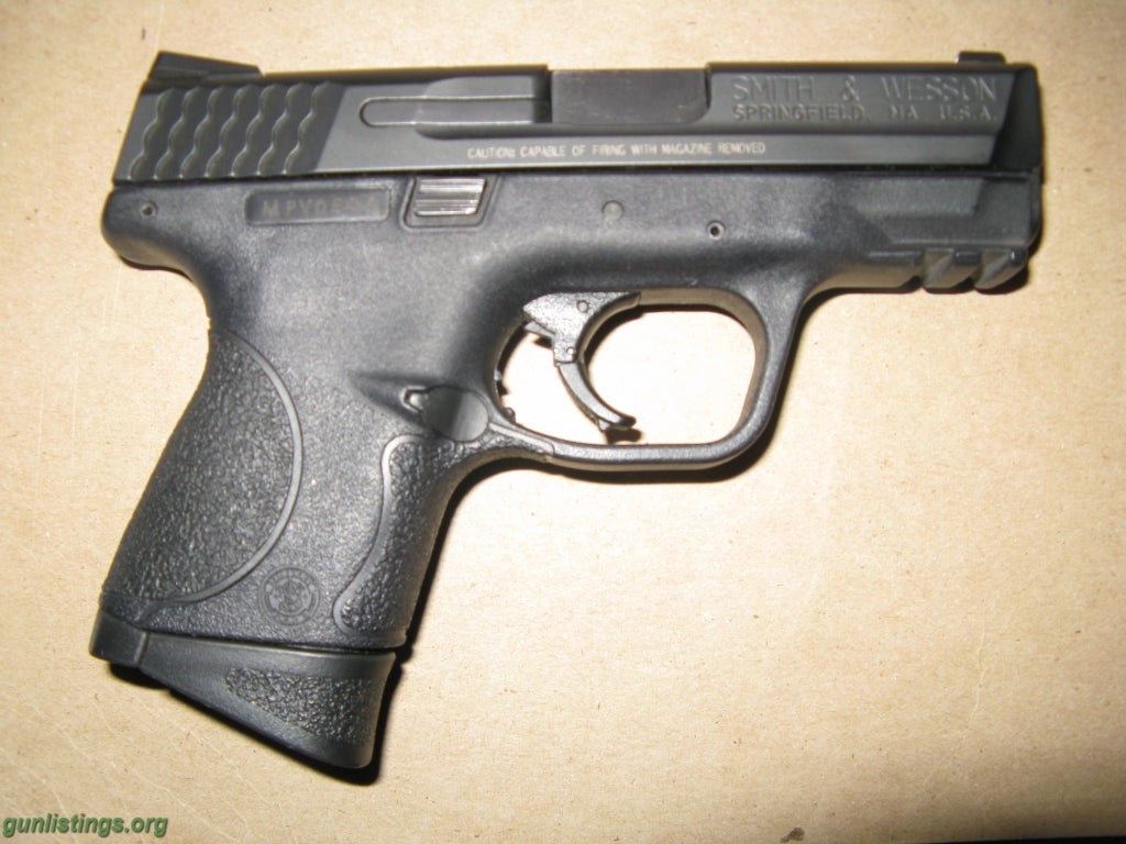 Pistols S&W M&P Compact 40.