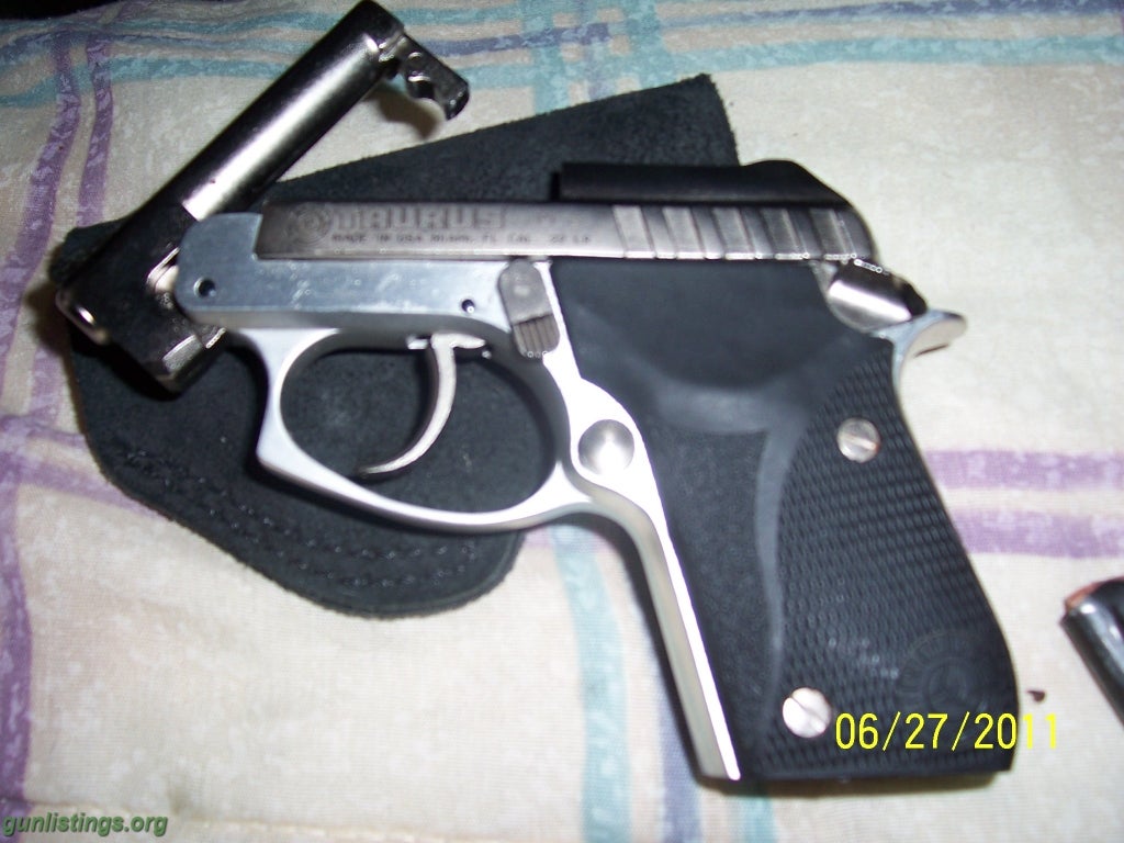 Pistols Taurus Pt22