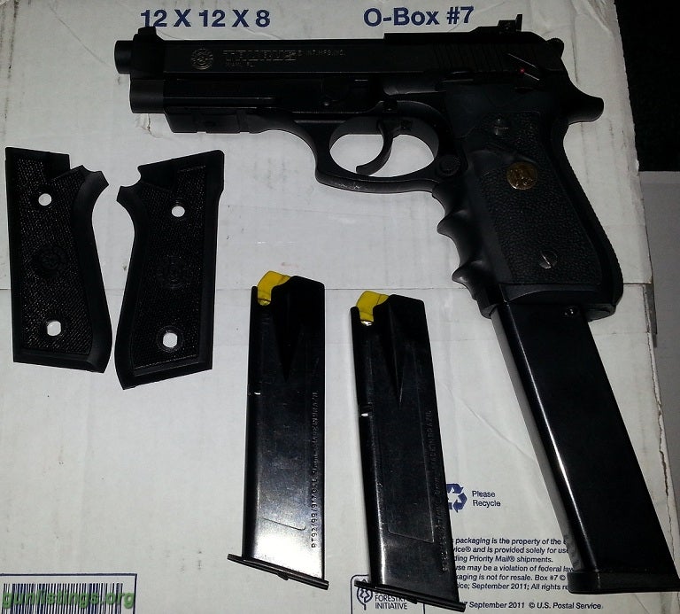 Pistols Taurus PT-99 With EXTRAS