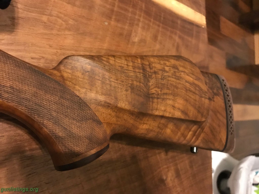 Rifles Sako 85 With Exhibition Grade English Walnut Stock. 300